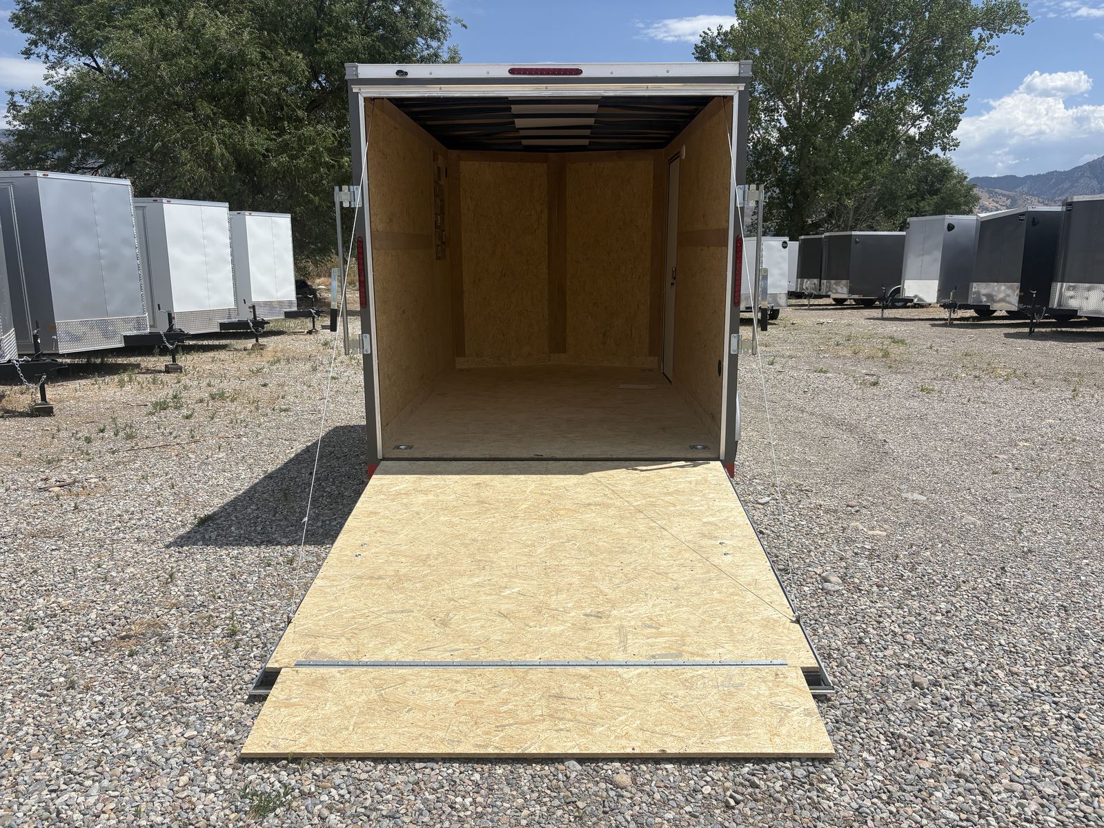 Main image 3
