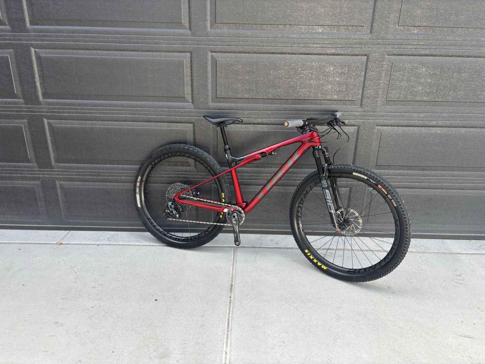 2023 Trek Supercaliber M/L 9.8 GX AXS – Carbon Wheels / Fox Transfer Dropper 