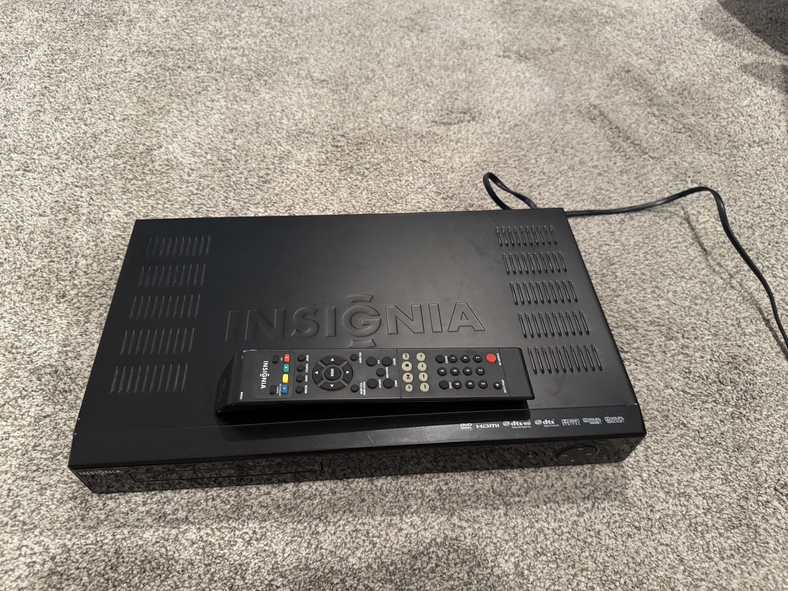 Insignia Blu-ray / DVD Player Black with Remote Control and Power Cord
