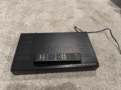 Insignia Blu-ray / DVD Player Black with Remote Control and Power Cord