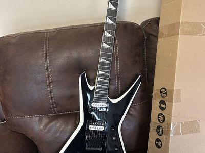 Jackson Warrior JS32 Rose Floyd Electric Guitar Black W. White Bevel Natural Oil