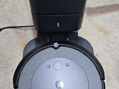 iRobot Roomba i3+ EVO (3550) with base
