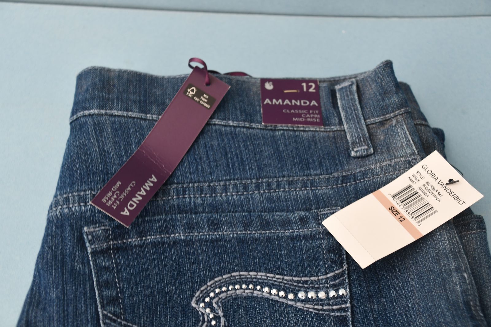 NWT GLORIA VANDERBILT "AMANDA" CAPRI PANTS ~ SIZE 12 ~ PHOENIX WASH ~ CUTE POCKET DETAIL!