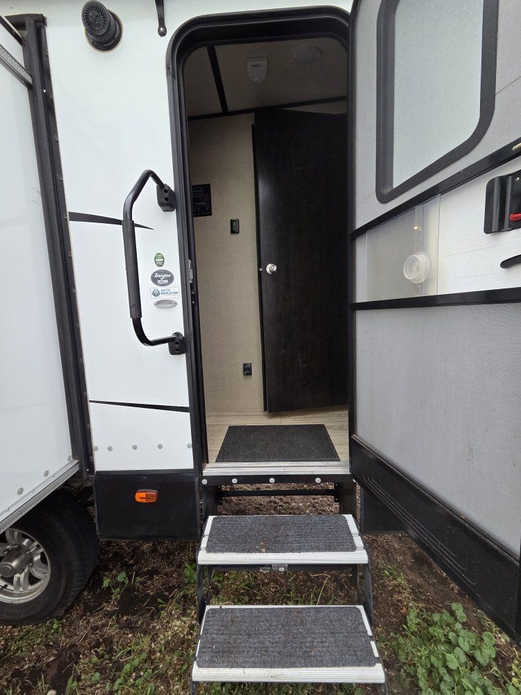 Main image 6