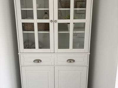 Bathroom hutch