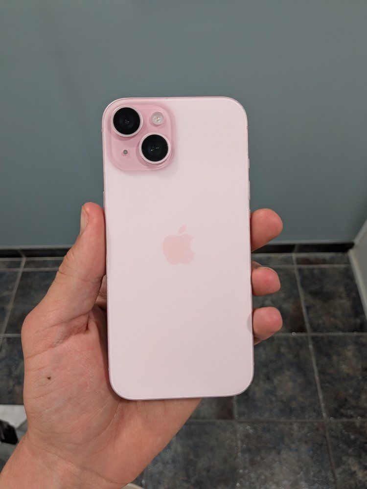 iPhone 15 - Unlocked - 128 Gb