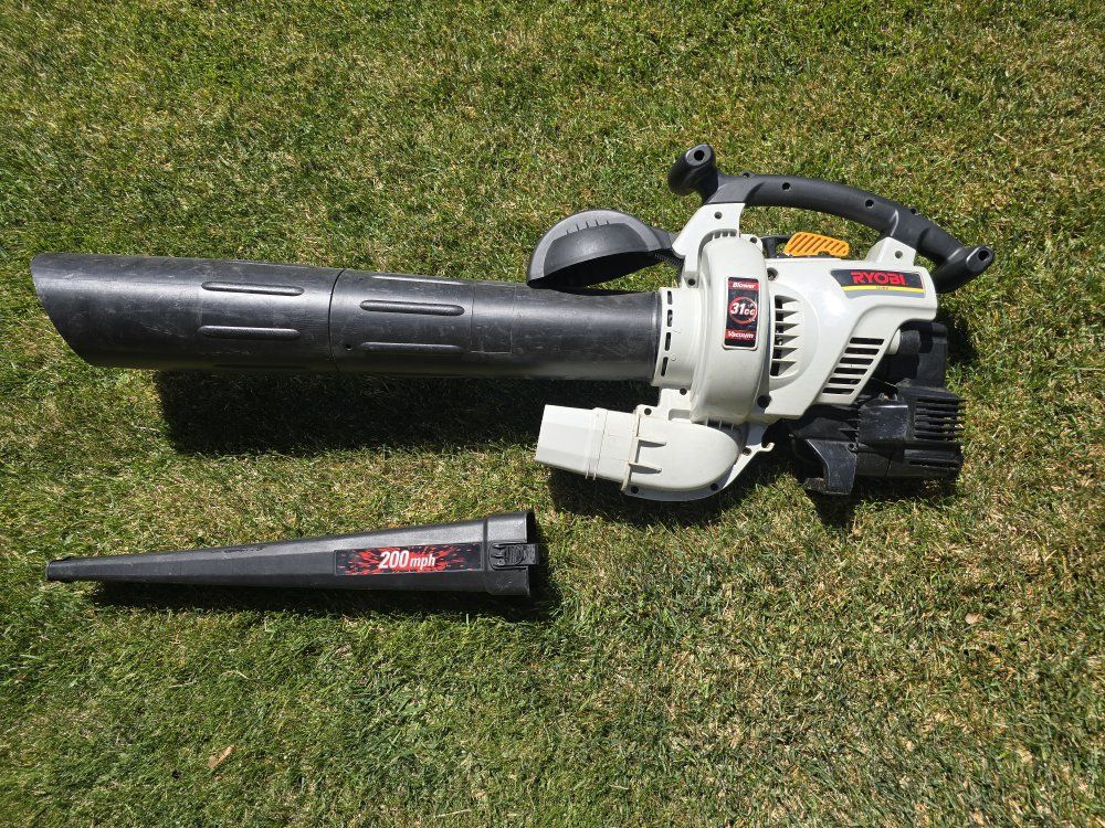 Ryobi Gas Powered Blower / Vaccum 31cc 320BVr yard