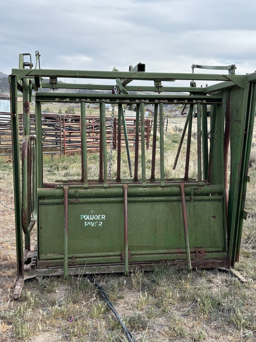 Cattle Squeeze Chute