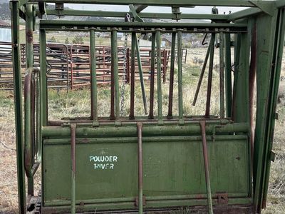 Cattle Squeeze Chute