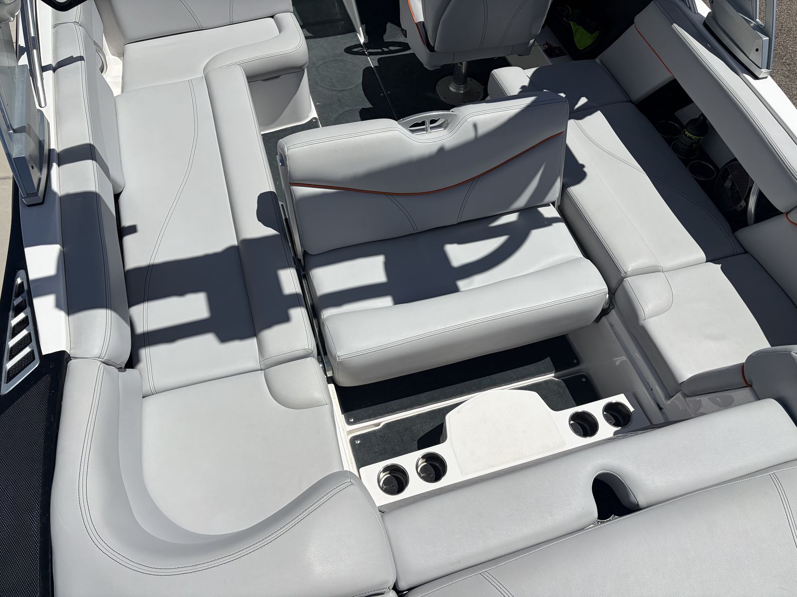 Main image 6