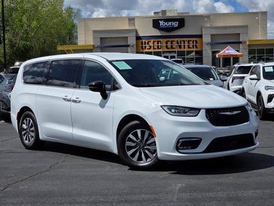 2024 Chrysler Pacifica Plug-In Hybrid Select