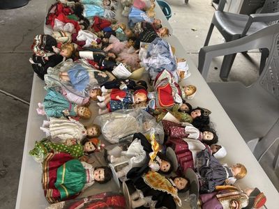 Huge Estate Doll Collection Madam Alexander well over 100 dolls