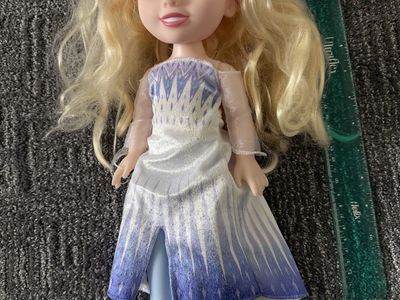 Disney Frozen Elsa Adventure Doll - 14 " Tall with Signature Dress & Braids - Excellent Condition