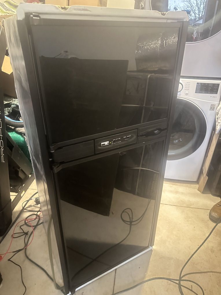 Norcold N611 Gas Electric Rv Fridge Like New