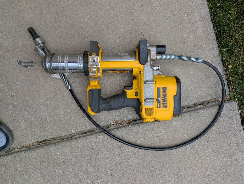 DEWALT 20V MAX Cordless Grease Gun DCGG571 - Power Tool