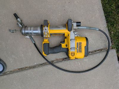 DEWALT 20V MAX Cordless Grease Gun DCGG571 - Power Tool