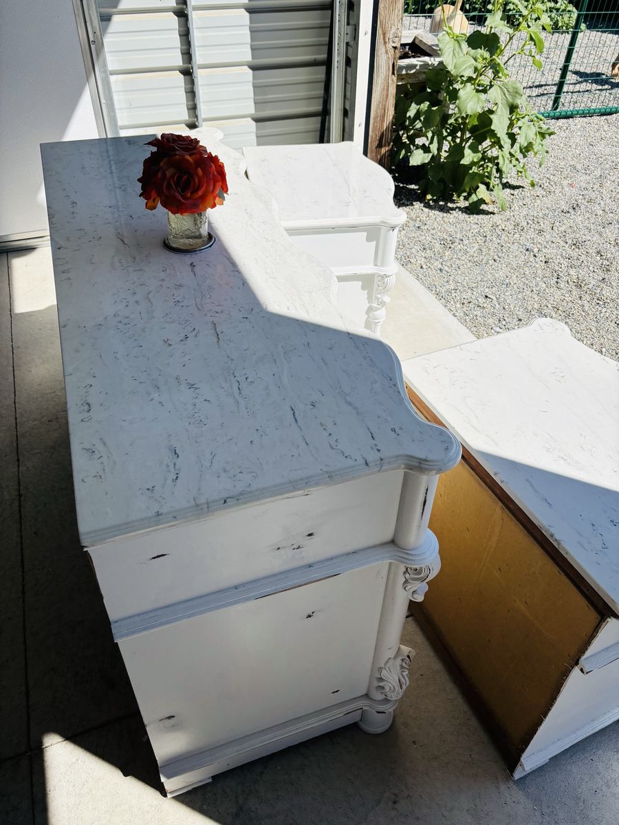 Main image 10