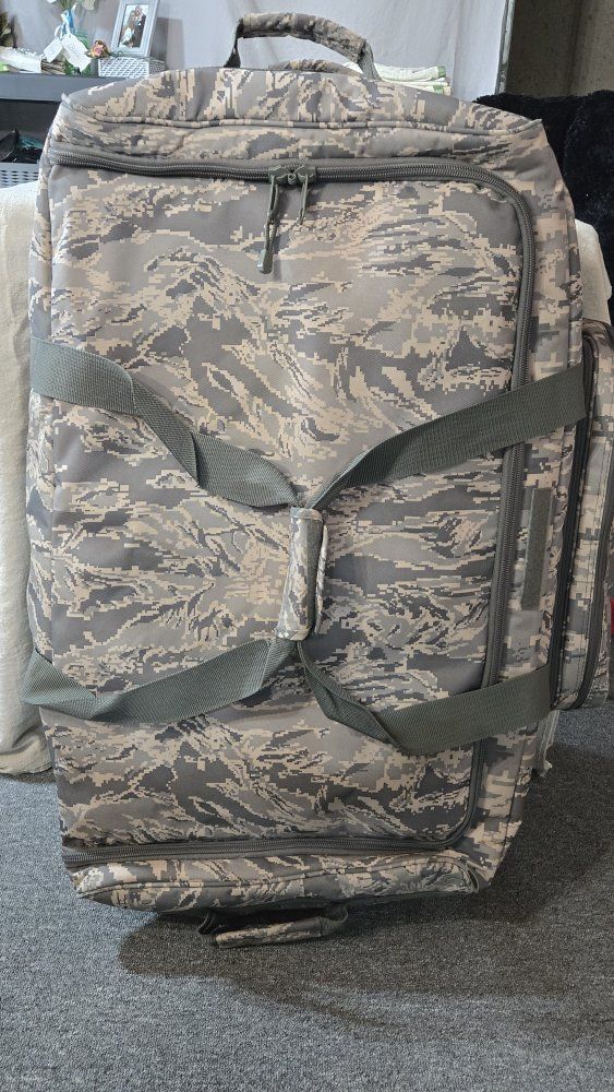 Camo Digital Print Wheeled Duffle Bag w/ Extendable Handle & Multiple Pockets