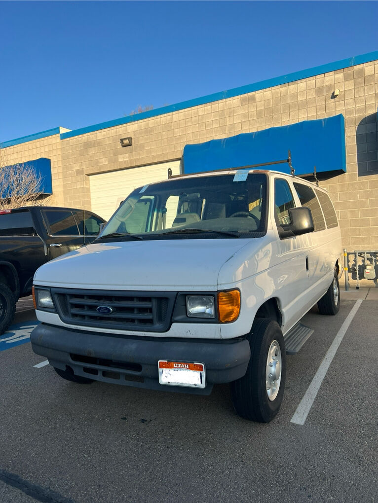 2004 Ford E-Series E-350