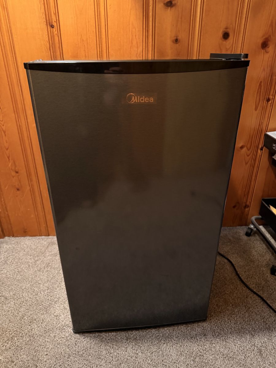 Midea MRM151S15A 1.6 cu. ft. Compact Single Door Mini Fridge - Black