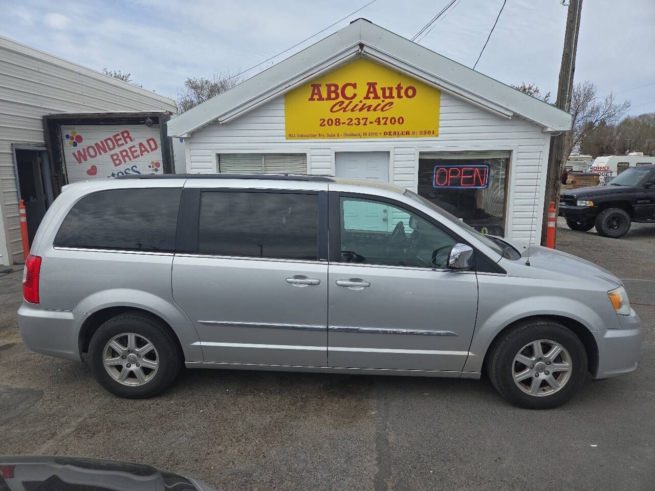 2011 Chrysler Town and Country Touring-L