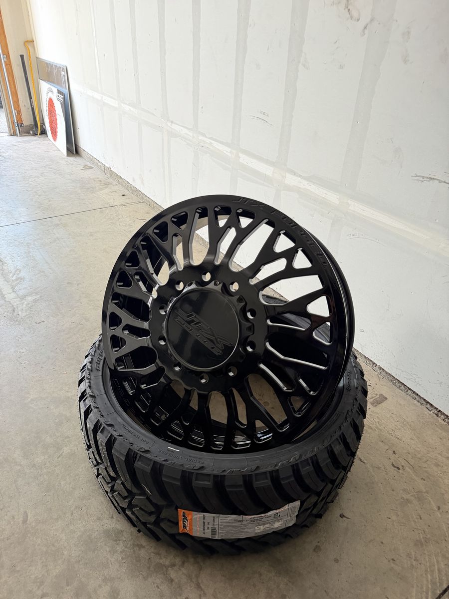 28” JTX Lotus Wheels/ Tires