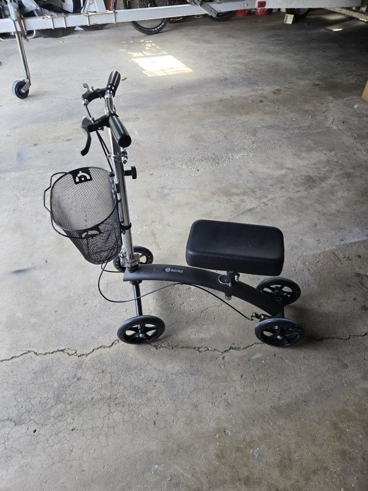 Knee scooter