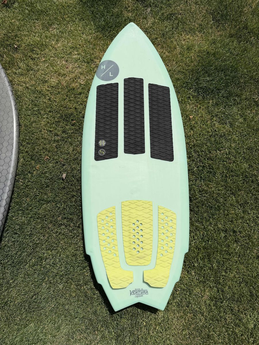 Hyperlite Accelerator Wakesurf Board (Varial Surf) – Twin Fin – Great Condition