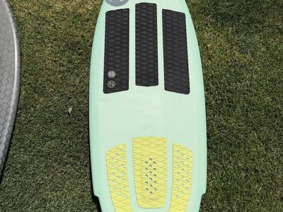 Hyperlite Accelerator Wakesurf Board (Varial Surf) – Twin Fin – Great Condition