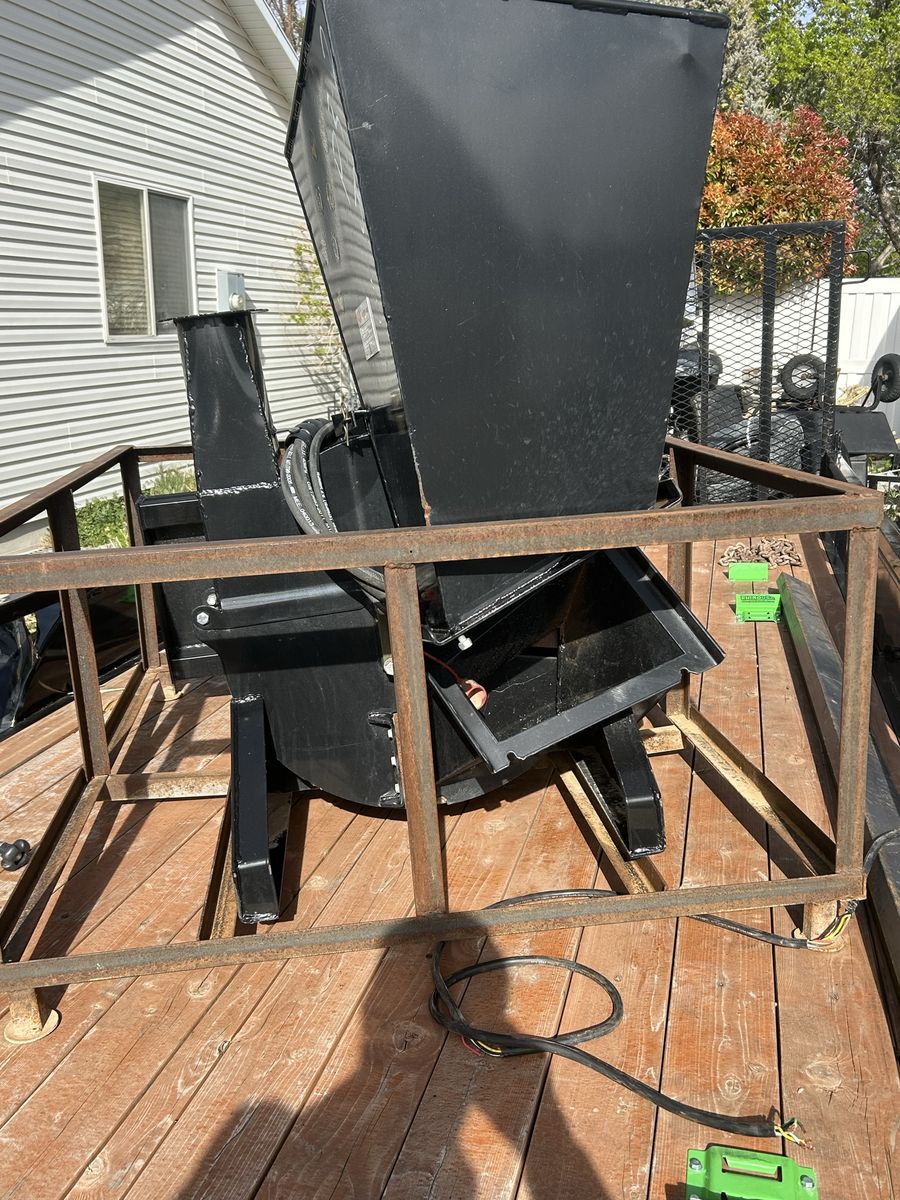 Skid steer hydraulic 4” wood chipper