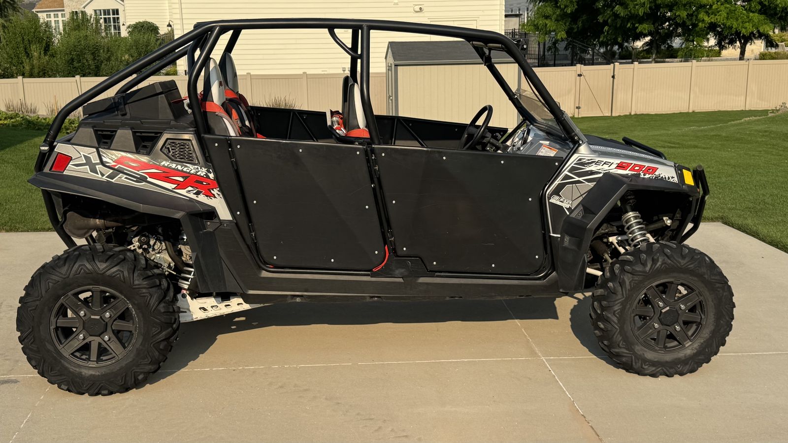Polaris RZR XP 900 4 seater