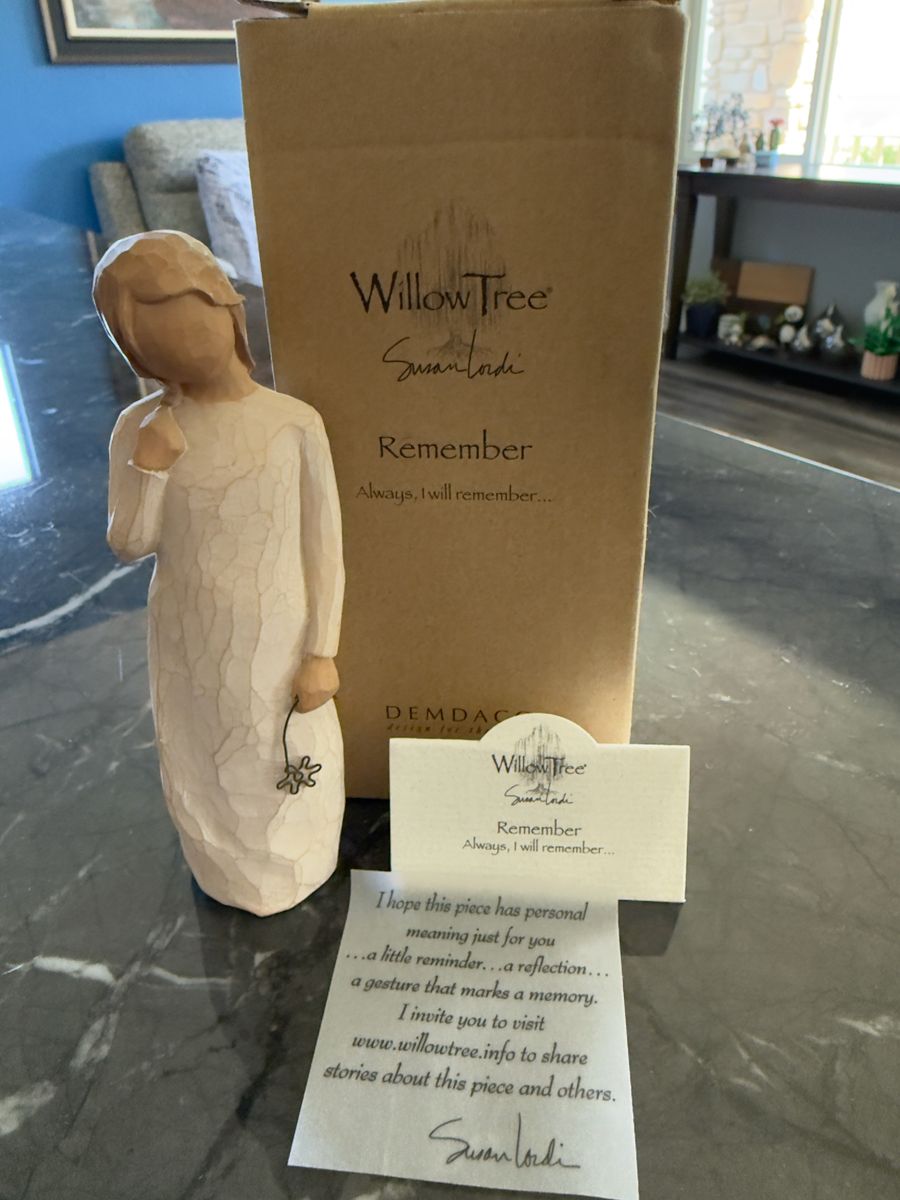 WillowTree Remember Figurine