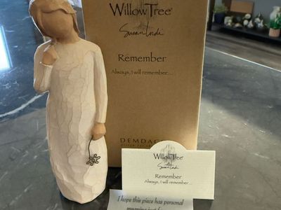 WillowTree Remember Figurine