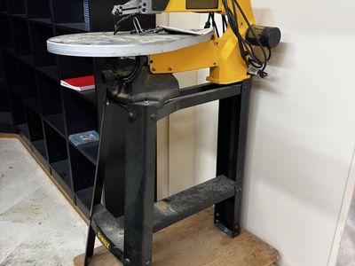DeWalt 20" Variable Speed Scroll Saw with Stand