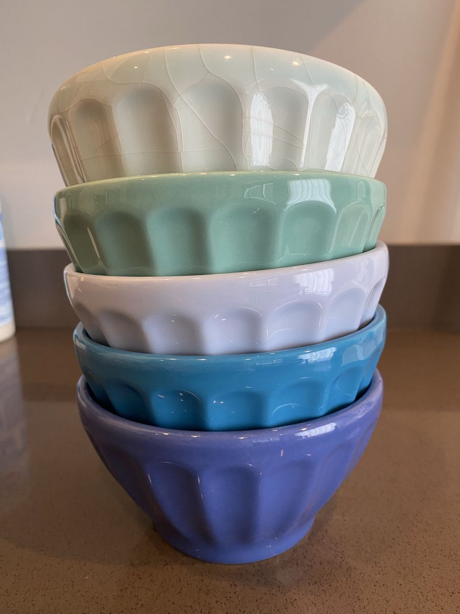 Kitchen plates and bowls