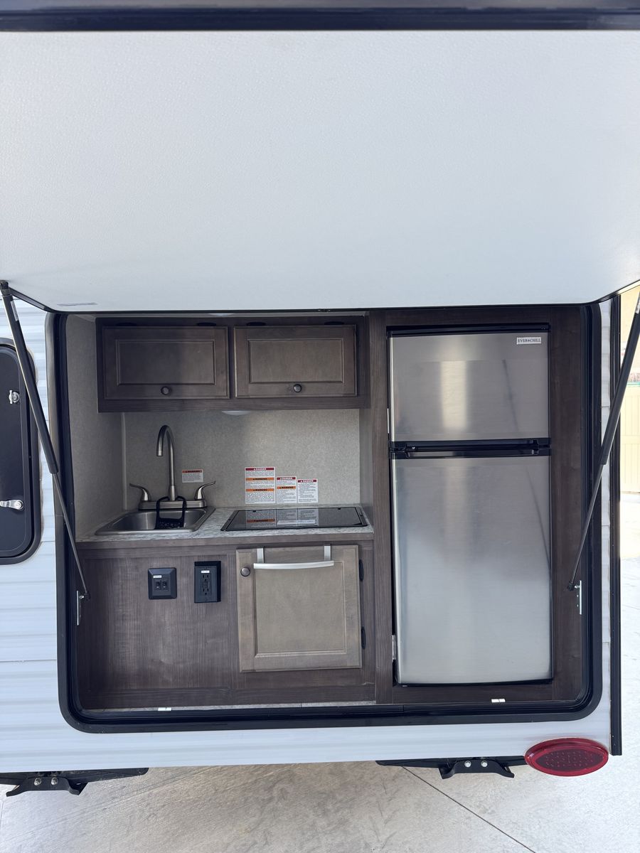 Main image 6