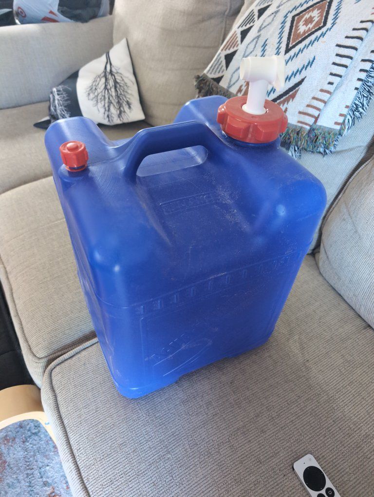 6 gallon water jug for car camping