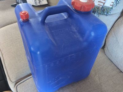 6 gallon water jug for car camping