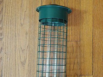 STURDY SQUIRREL PROOF BIRD FEEDER. NEW