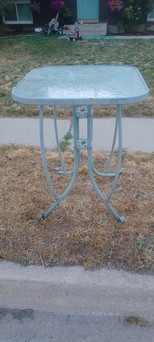 Free patio table