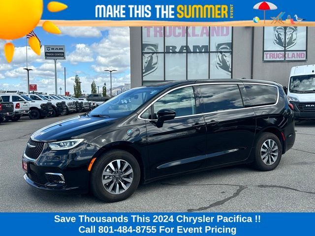 2024 Chrysler Pacifica Plug-In Hybrid Select