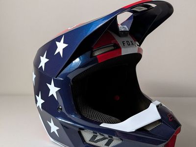 Fox Racing V1 Core Ultra Helmet White/Red/Blue