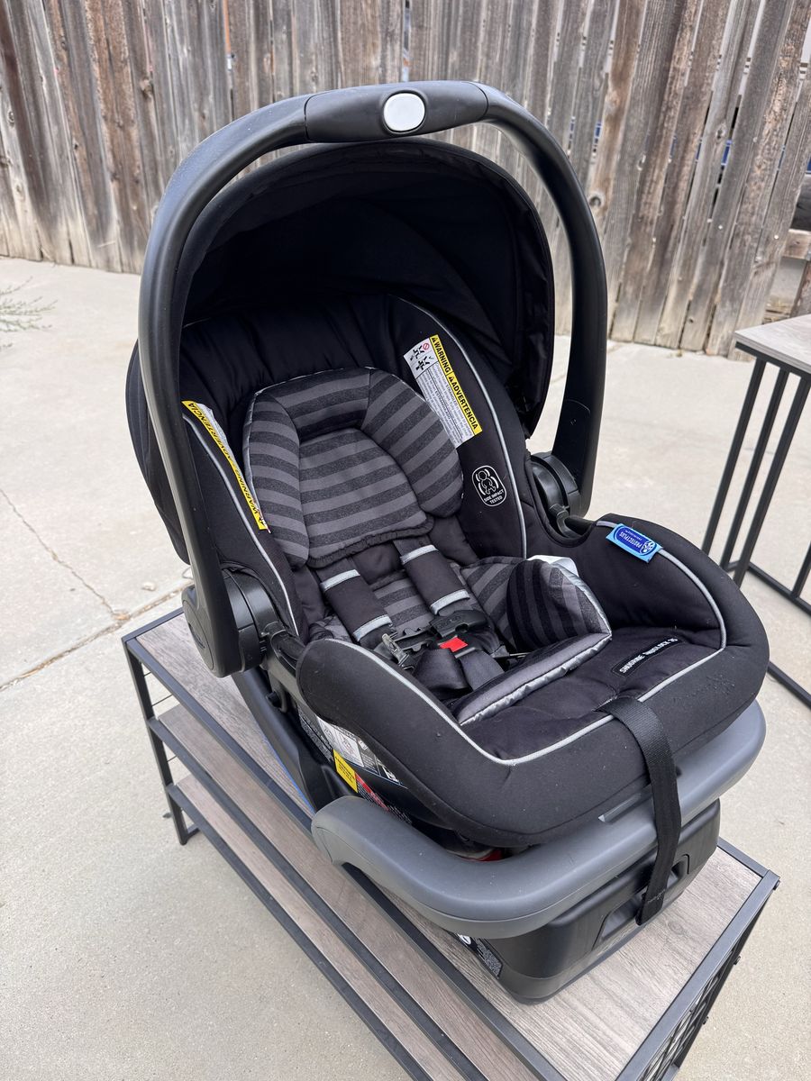 Used Graco SnugRide Snuglock 35 Infant Car Seat in Black