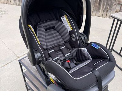 Used Graco SnugRide Snuglock 35 Infant Car Seat in Black
