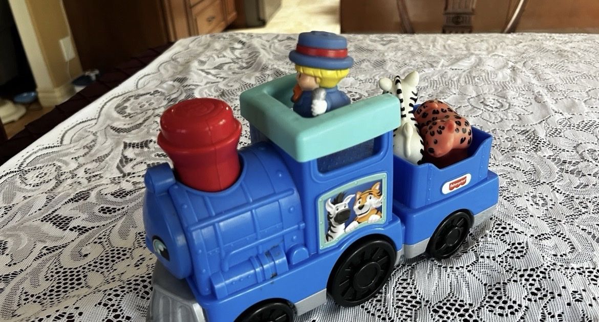 FUN Adorable Fisher Price 2019 Little people Blue Zoo Circus Train + Cute conductor and 2 Animals 