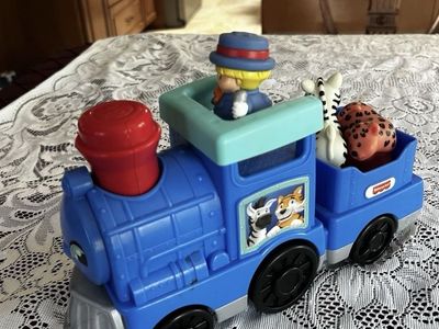 FUN Adorable Fisher Price 2019 Little people Blue Zoo Circus Train + Cute conductor and 2 Animals