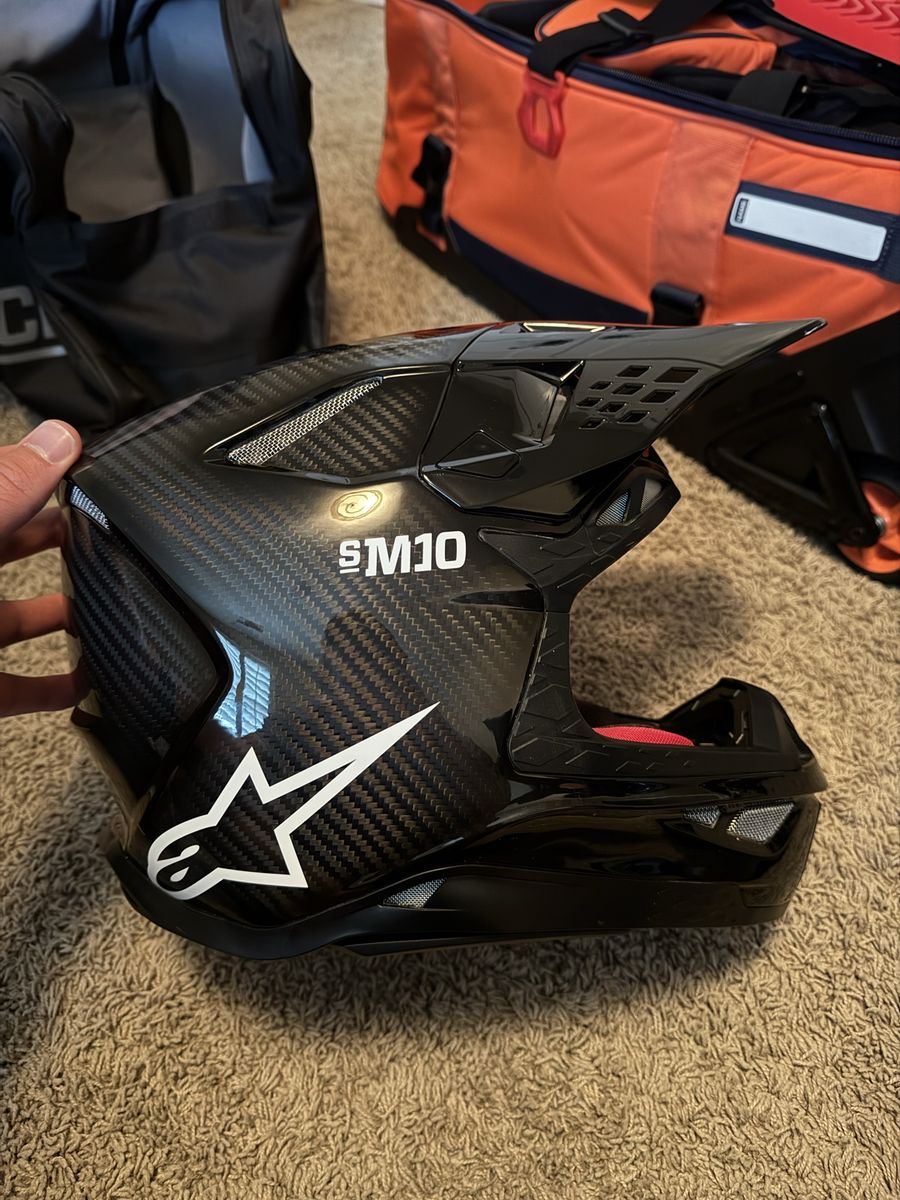 alpinestars supertech m10 carbon helmet medium