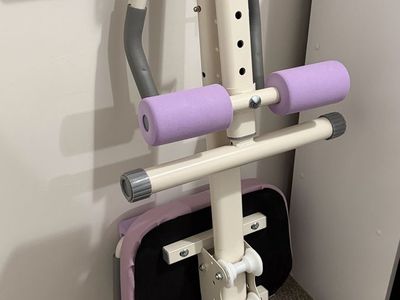 Foldable Ab Workout Machine / Home Gym Equipment – Like New