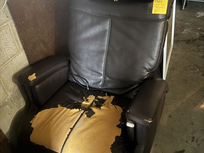 (FREE) Massage Recliner