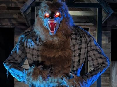 Halloween Jumpscare Howling Werewolf Animatronic Home Decor Decoration Yard Prop